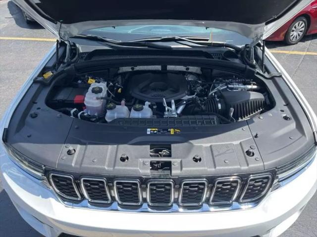 2023 Jeep Grand Cherokee Base