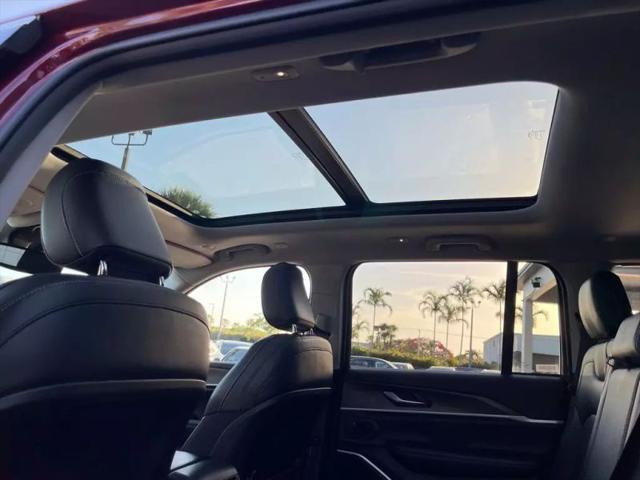2023 Jeep Grand Cherokee Base