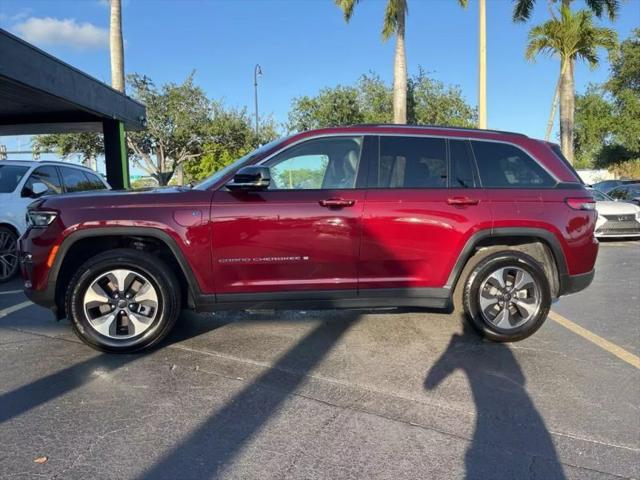 2023 Jeep Grand Cherokee Base
