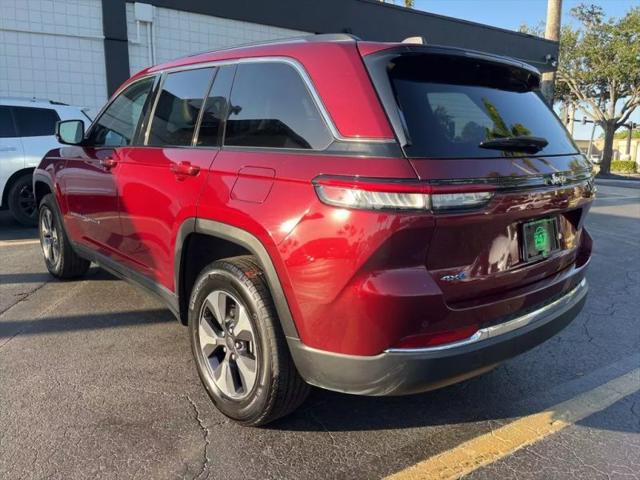 2023 Jeep Grand Cherokee Base