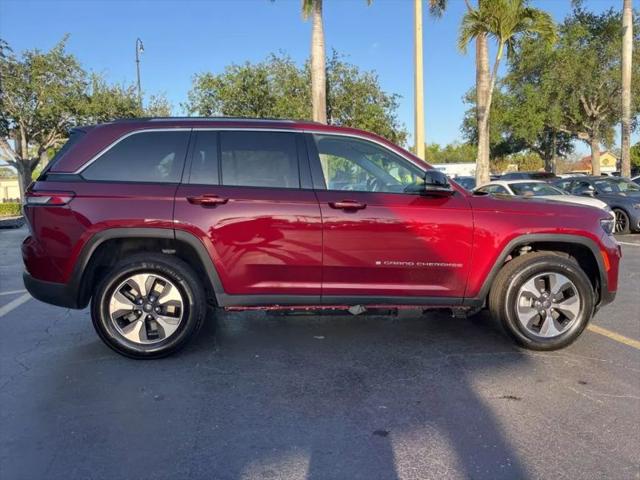 2023 Jeep Grand Cherokee Base