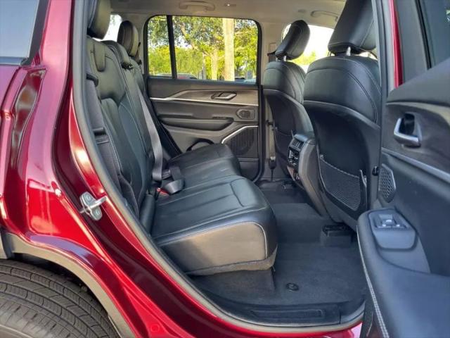 2023 Jeep Grand Cherokee Base