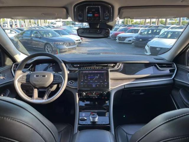 2023 Jeep Grand Cherokee Base