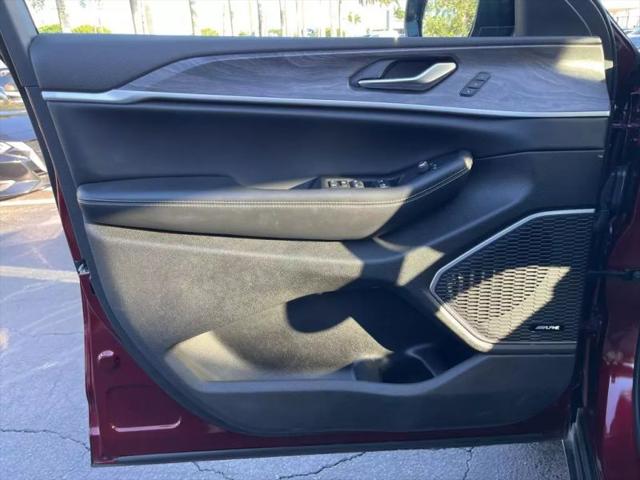 2023 Jeep Grand Cherokee Base
