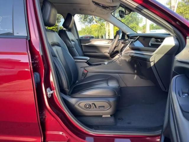 2023 Jeep Grand Cherokee Base