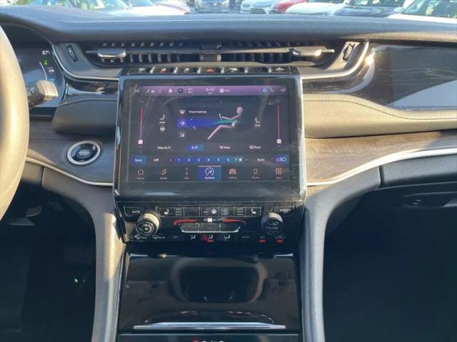 2023 Jeep Grand Cherokee Base