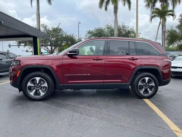 2023 Jeep Grand Cherokee Base