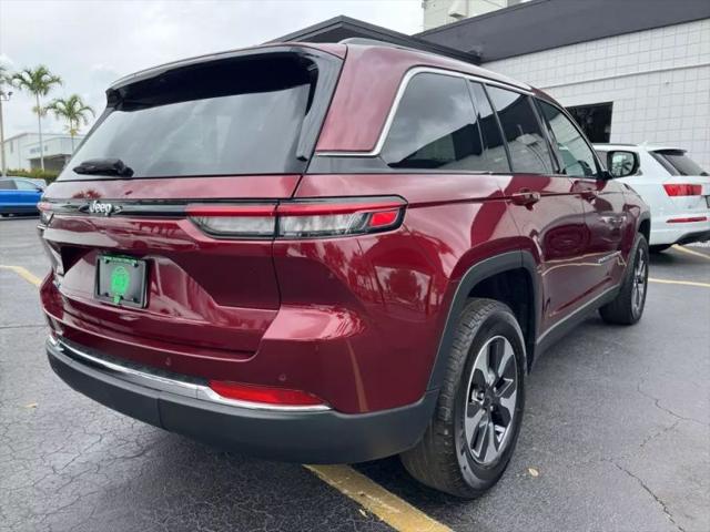 2023 Jeep Grand Cherokee Base