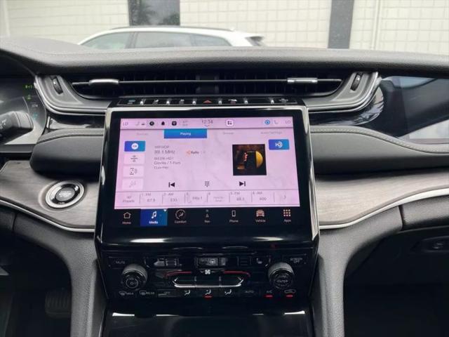 2023 Jeep Grand Cherokee Base