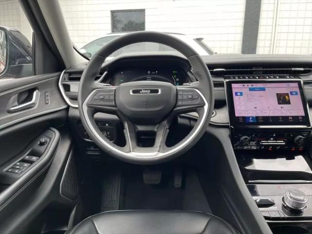 2023 Jeep Grand Cherokee Base