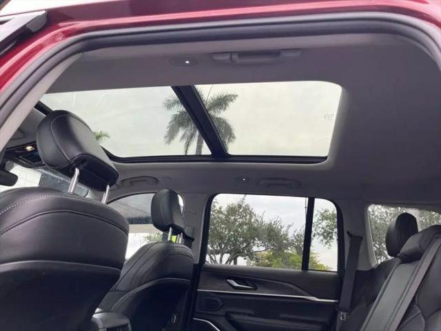 2023 Jeep Grand Cherokee Base