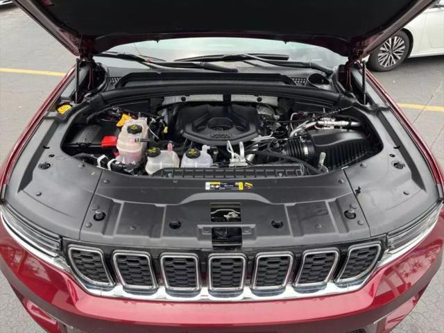 2023 Jeep Grand Cherokee Base