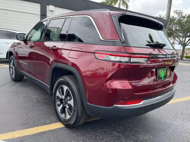 2023 Jeep Grand Cherokee Base