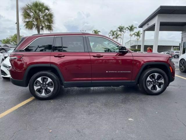 2023 Jeep Grand Cherokee Base