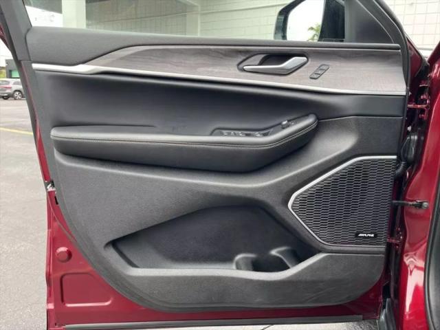 2023 Jeep Grand Cherokee Base