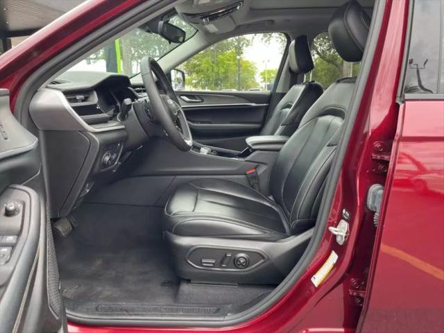 2023 Jeep Grand Cherokee Base