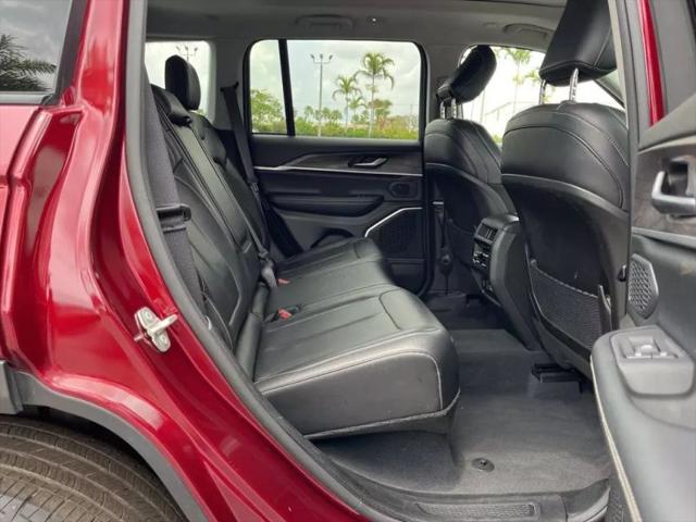 2023 Jeep Grand Cherokee Base
