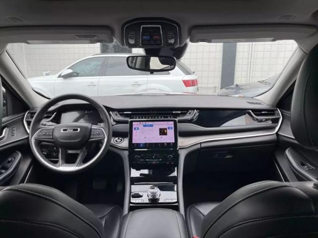 2023 Jeep Grand Cherokee Base