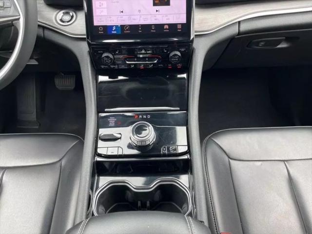 2023 Jeep Grand Cherokee Base