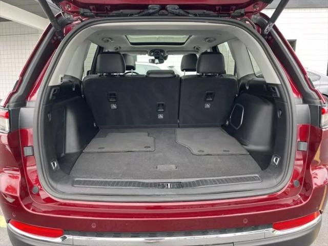 2023 Jeep Grand Cherokee Base