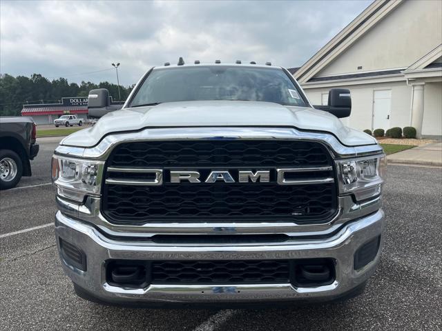 2024 RAM Ram 3500 Chassis Cab RAM 3500 TRADESMAN CREW CAB CHASSIS 4X4 60 CA
