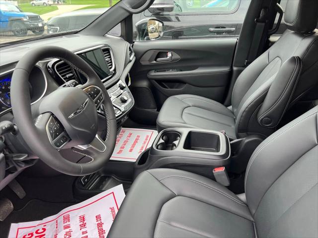 2025 Chrysler Pacifica PACIFICA SELECT