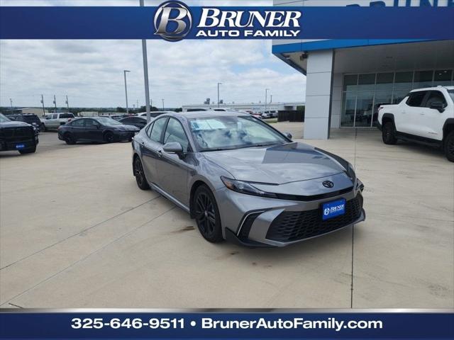 2025 Toyota Camry SE