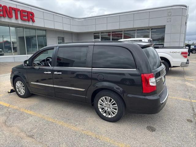 2015 Chrysler Town and Country Touring-L