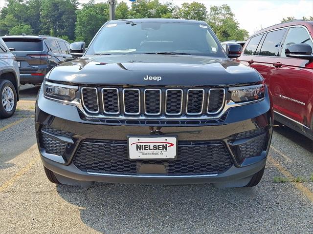 2025 Jeep Grand Cherokee GRAND CHEROKEE LAREDO X 4X4
