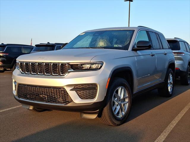 2025 Jeep Grand Cherokee GRAND CHEROKEE LAREDO X 4X4