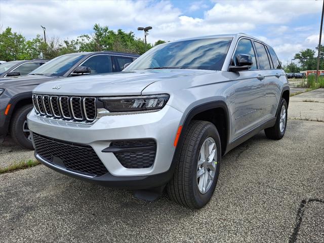 2025 Jeep Grand Cherokee GRAND CHEROKEE LAREDO X 4X4