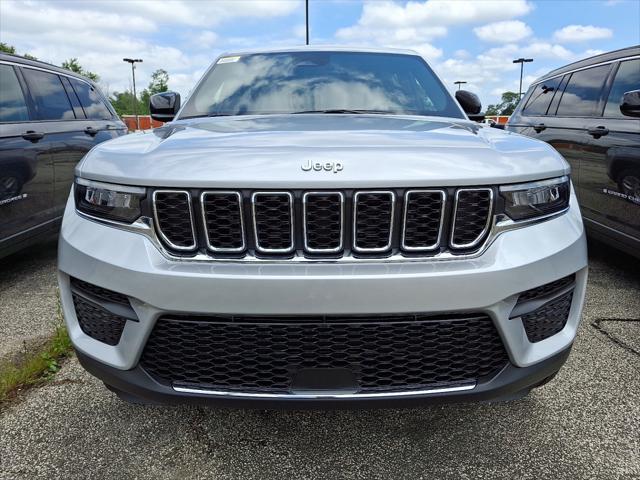 2025 Jeep Grand Cherokee GRAND CHEROKEE LAREDO X 4X4
