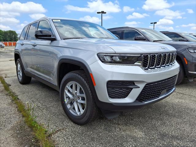 2025 Jeep Grand Cherokee GRAND CHEROKEE LAREDO X 4X4