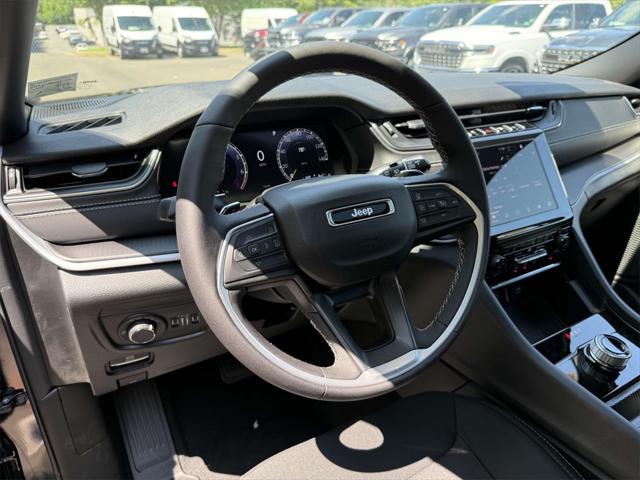 2025 Jeep Grand Cherokee GRAND CHEROKEE LAREDO X 4X4