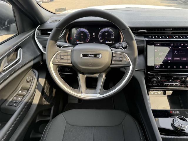 2025 Jeep Grand Cherokee GRAND CHEROKEE LAREDO X 4X4