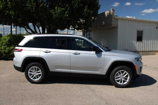 2025 Jeep Grand Cherokee GRAND CHEROKEE LAREDO X 4X4 2025 Jeep Grand Cherokee GRAND CHEROKEE LAREDO X 4X4