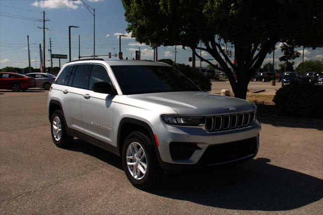 2025 Jeep Grand Cherokee GRAND CHEROKEE LAREDO X 4X4