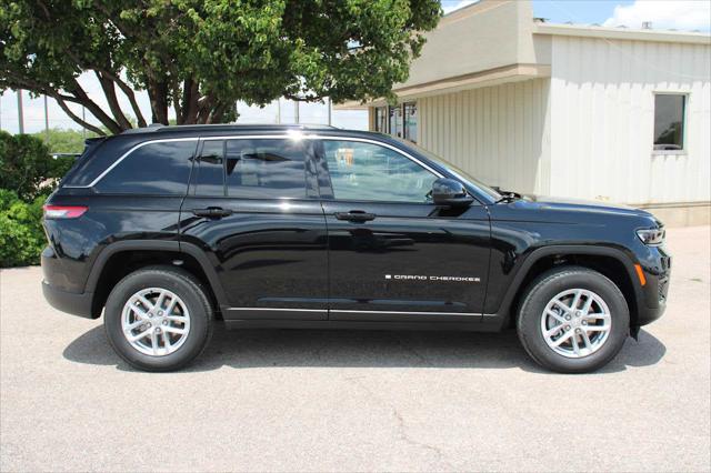 2025 Jeep Grand Cherokee GRAND CHEROKEE LAREDO X 4X4