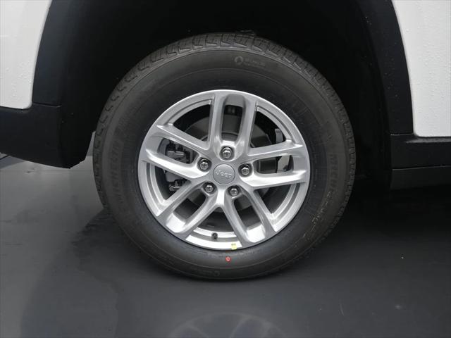 2025 Jeep Grand Cherokee GRAND CHEROKEE LAREDO X 4X4