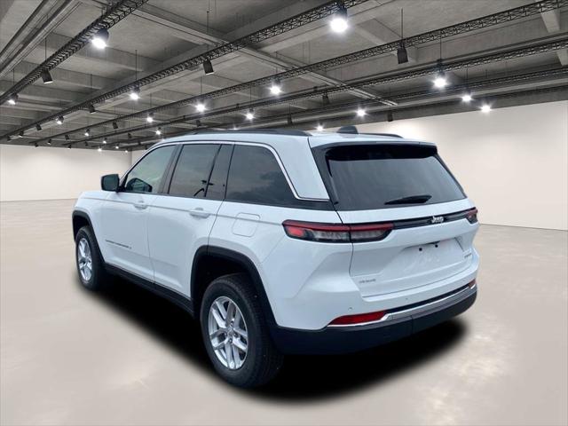 2025 Jeep Grand Cherokee GRAND CHEROKEE LAREDO X 4X4