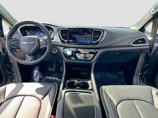2025 Chrysler Pacifica Hybrid PACIFICA PLUG-IN HYBRID S APPEARANCE