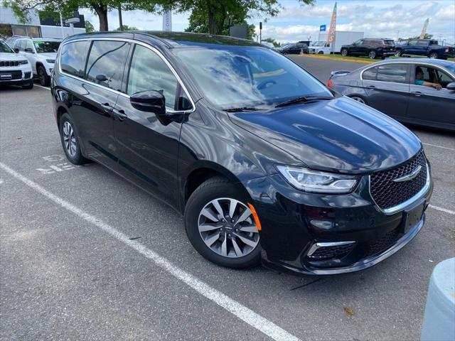 2024 Chrysler Pacifica Hybrid Select