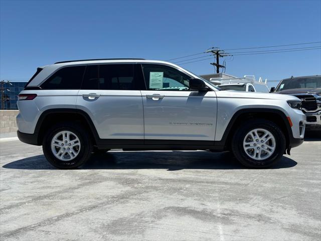 2023 Jeep Grand Cherokee Laredo 4x2