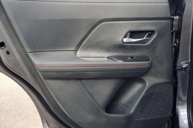 2025 Nissan Kicks SR FWD