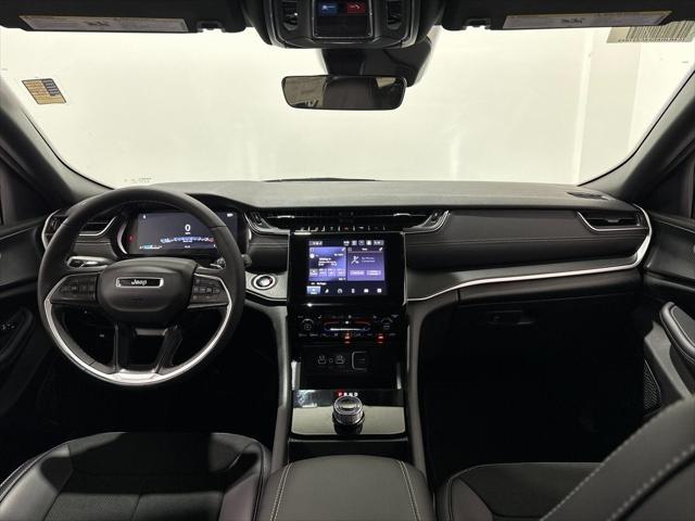 2025 Jeep Grand Cherokee GRAND CHEROKEE ALTITUDE 4X4 2025 Jeep Grand Cherokee GRAND CHEROKEE ALTITUDE 4X4