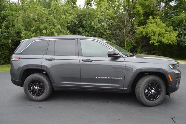 2025 Jeep Grand Cherokee GRAND CHEROKEE LAREDO 4X4