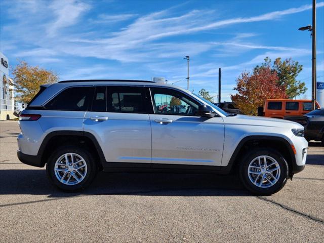 2025 Jeep Grand Cherokee GRAND CHEROKEE LAREDO X 4X4