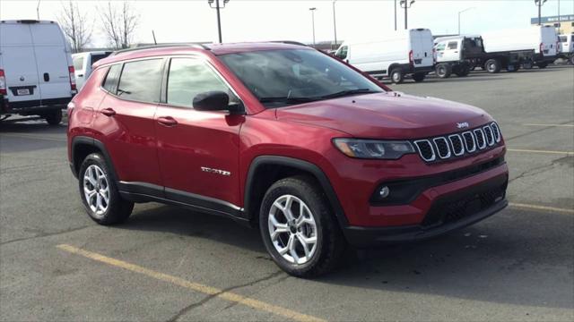 2025 Jeep Compass COMPASS LATITUDE 4X4