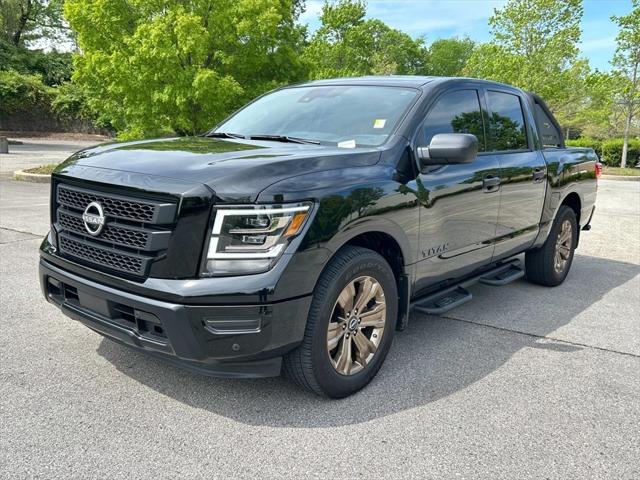 2024 Nissan TITAN Crew Cab SV 4x2