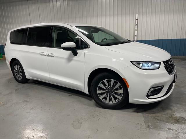2023 Chrysler Pacifica Hybrid Touring L